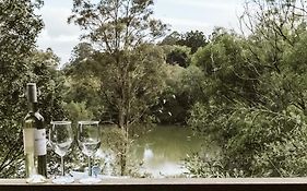 Kookaburra Cottage At On Burgum Pond